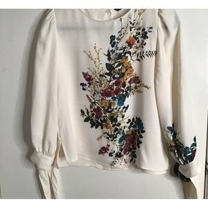 Zara Classy Women’s Top Long Sleeves with a bow and Flowers in the Front US M